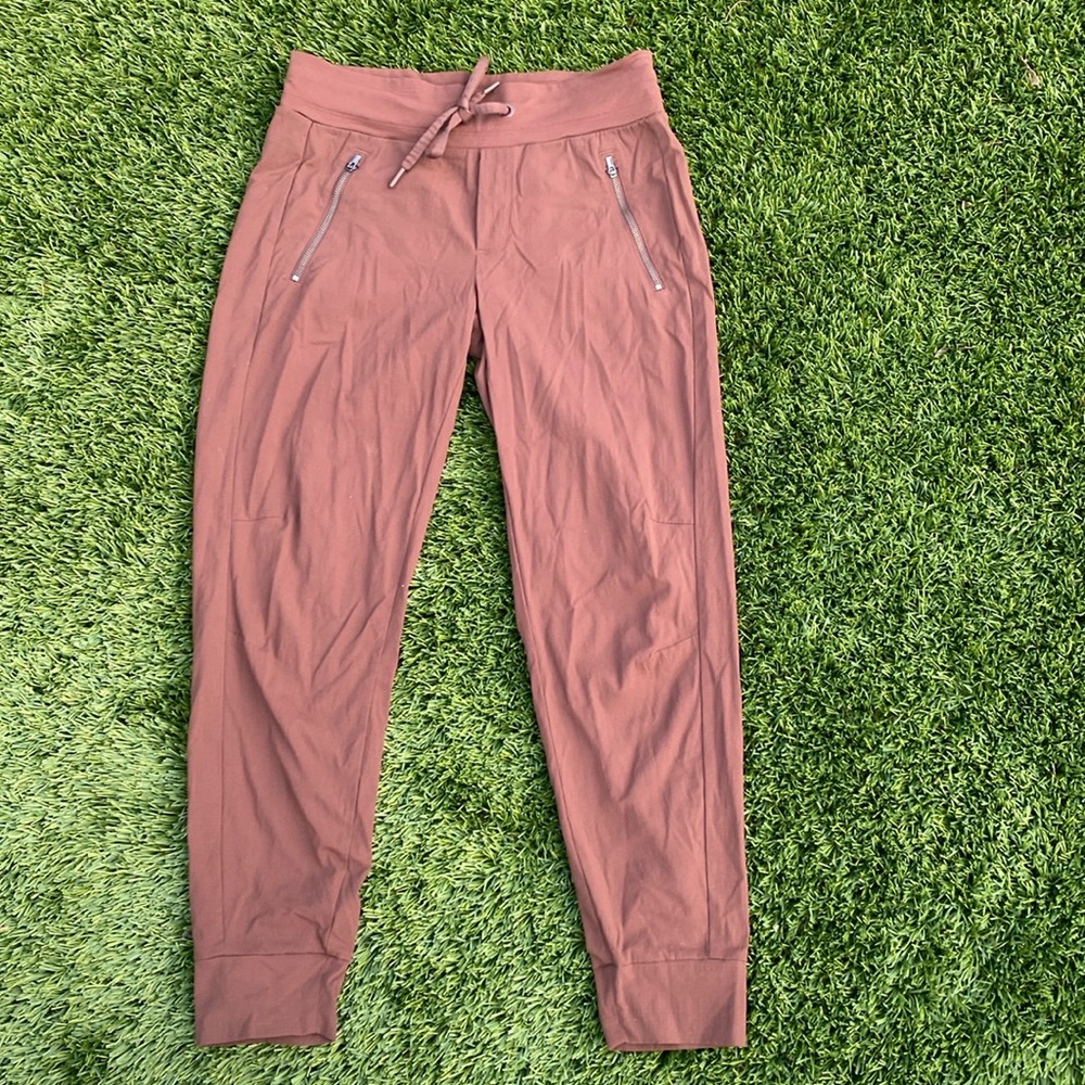 Athleta Trekkie North Jogger size 4 Brown